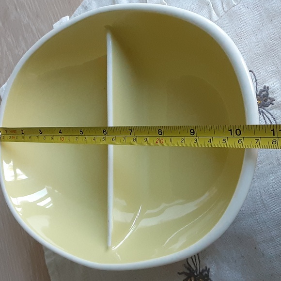 Harkerware Yellow Oval Divided Serving Bowl 10.5" x 7.25" - Picture 5 of 6